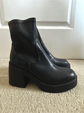 Madden Girl Black Chunky Platform Ankle Boots - Size 8.5
